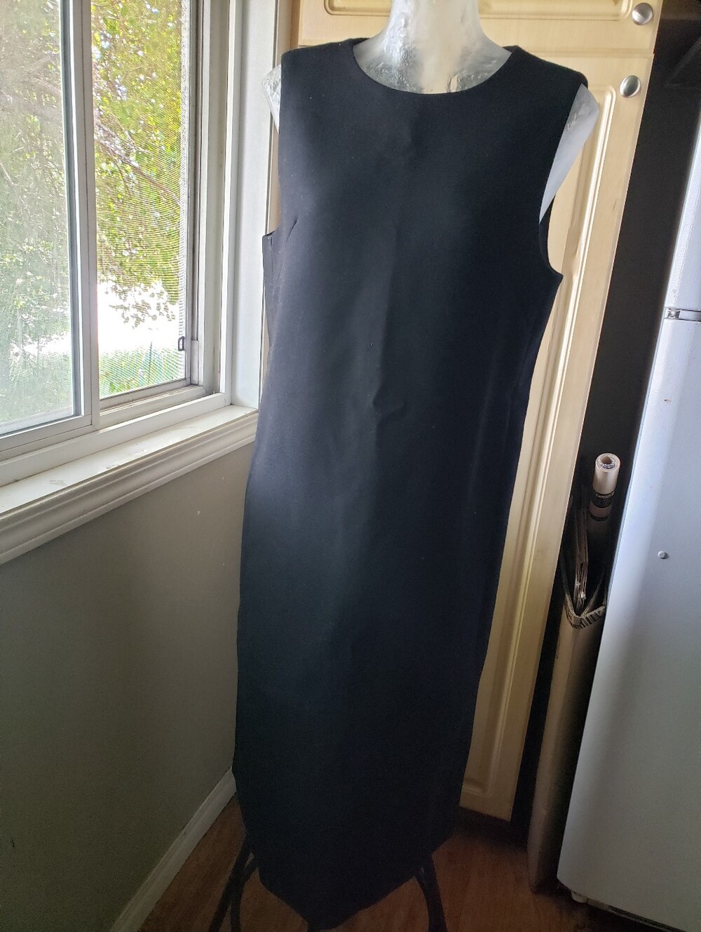 100% Virgin Wool Black Classic Black Sleeveless Sheath Dress